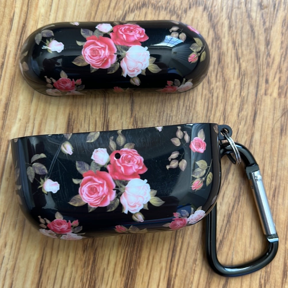 AirPods Pro Case Roses NWOT - Picture 2 of 2